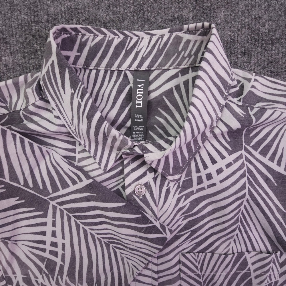 Vuori Men's Button Up Shirt S Grey White Hawaiian Tropical Print Pocket SS V184